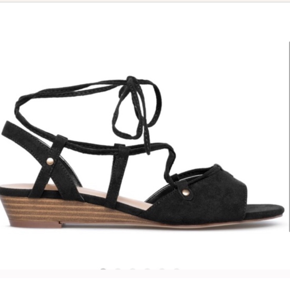 New black lace up low heeled sandals - Picture 1 of 3